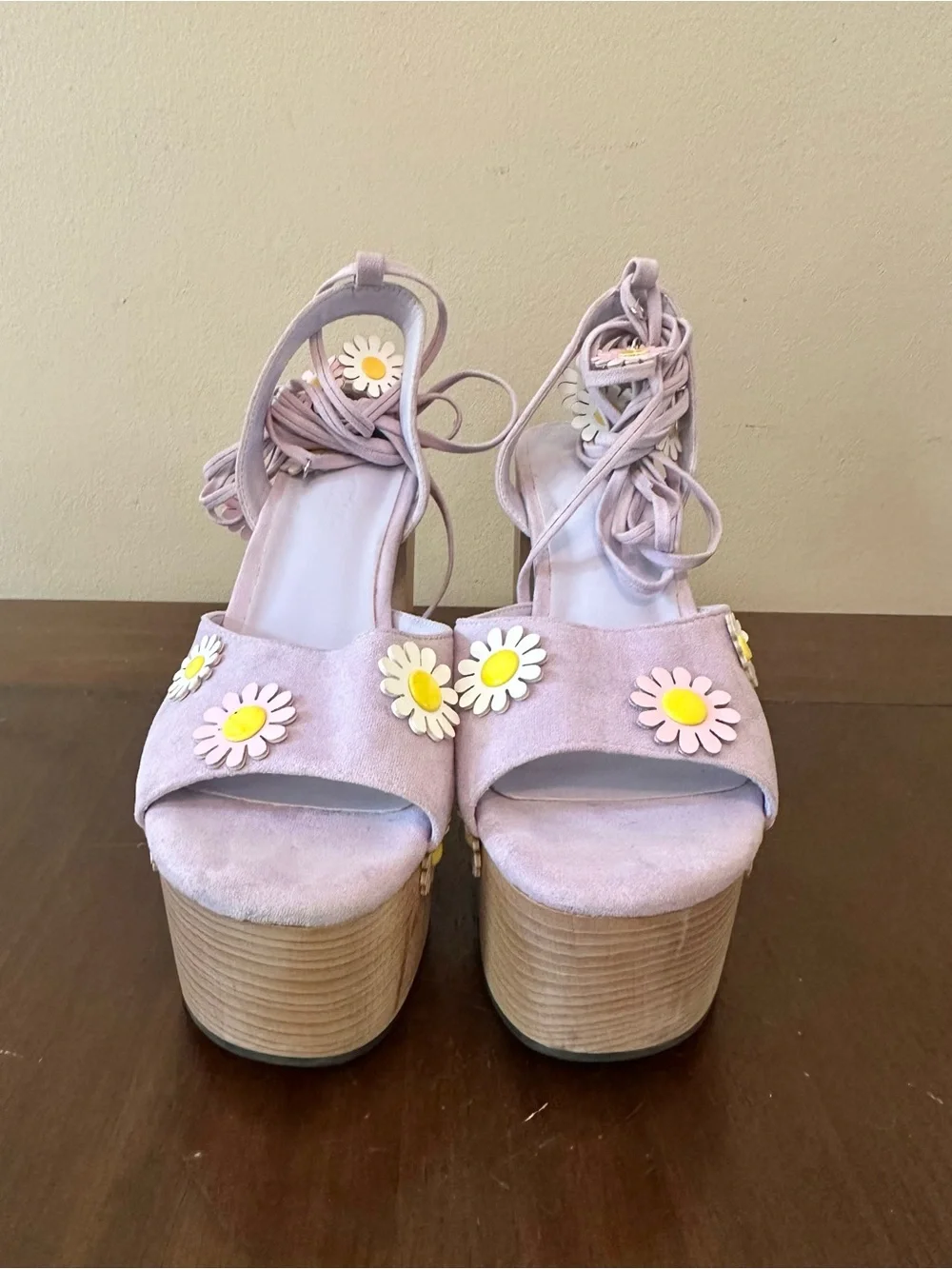 Sugar Thrillz Lilac Lace Up Platform Sandals with Daisy Appliqués, Sz 9